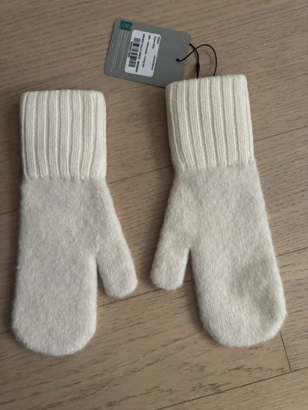 Canada Goose Alpaca Mittens - Picture 6 of 7